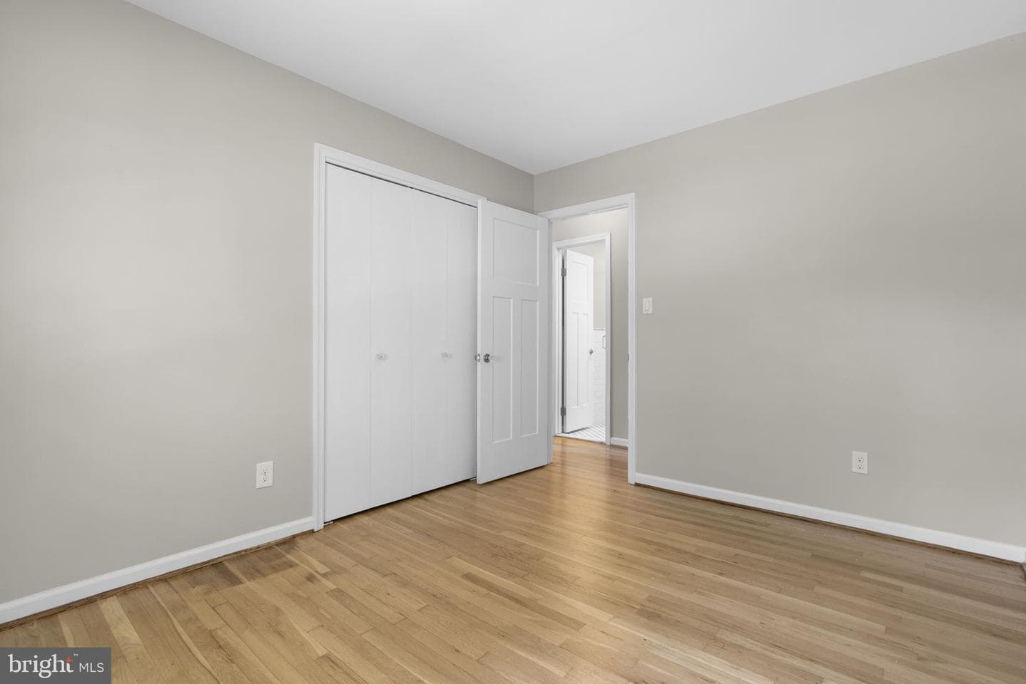 822 Loxford Terrace photo 26
