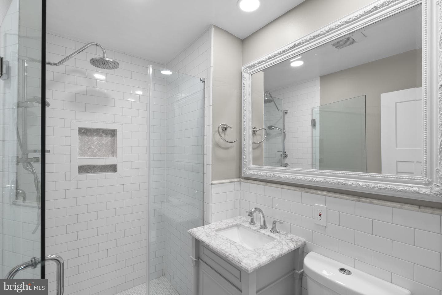 822 Loxford Terrace photo 27