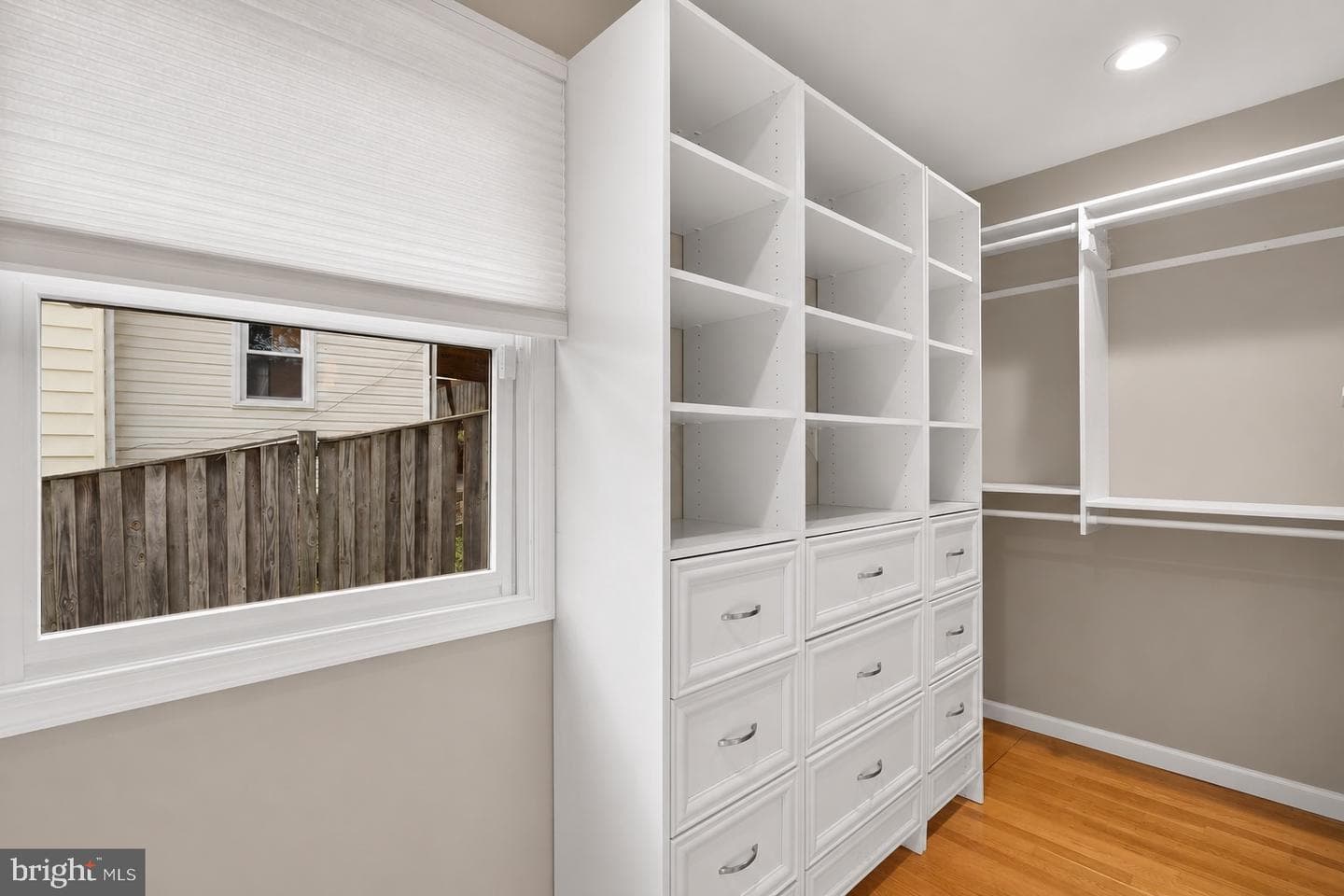 822 Loxford Terrace photo 34