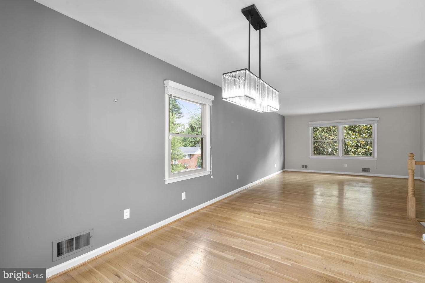 822 Loxford Terrace photo 9