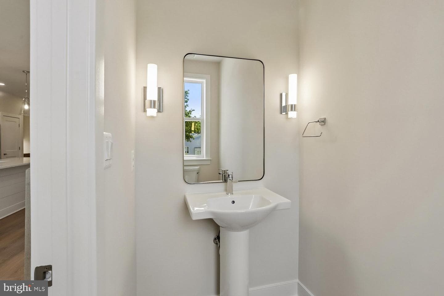 209 Allen Lane photo 20