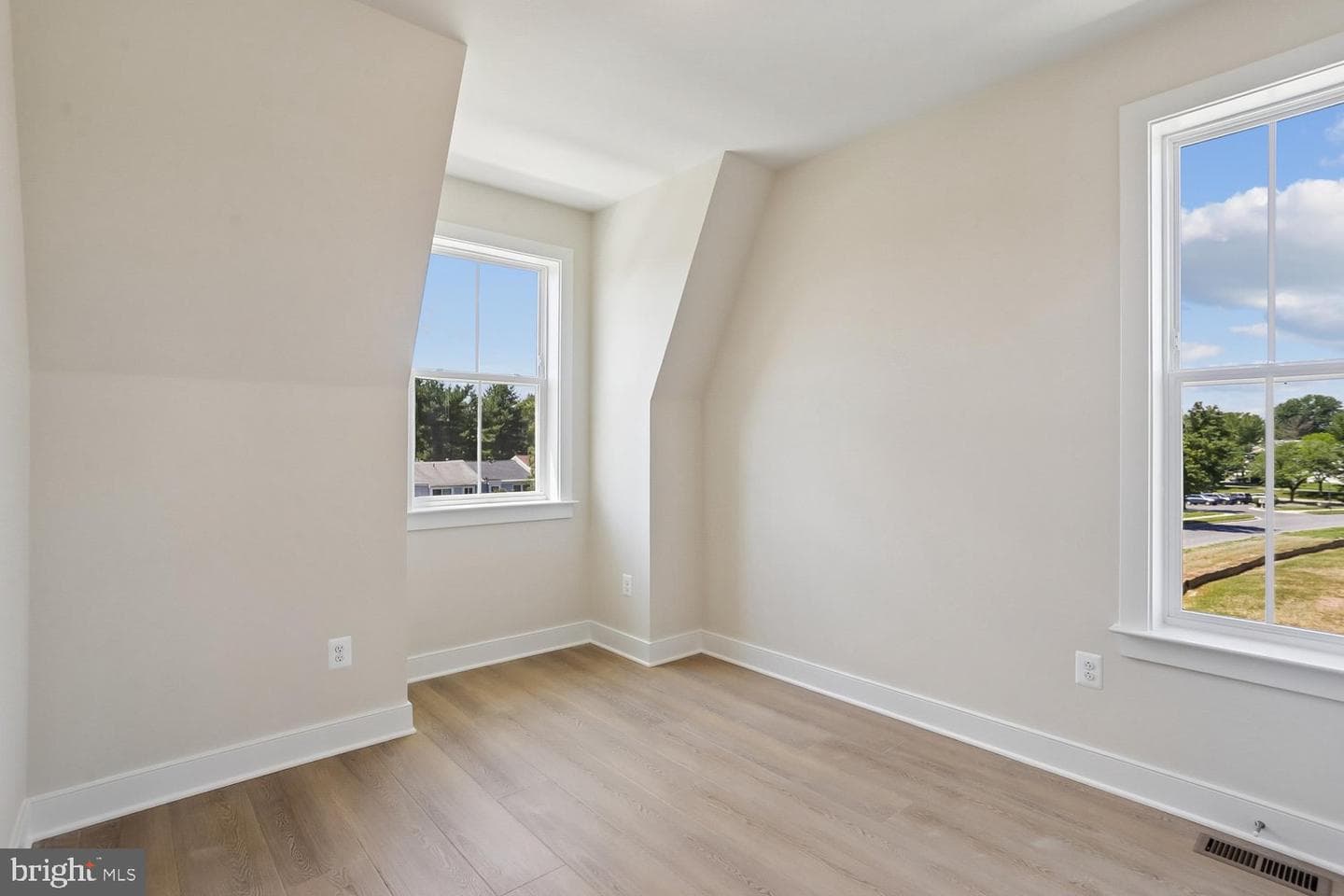 209 Allen Lane photo 36