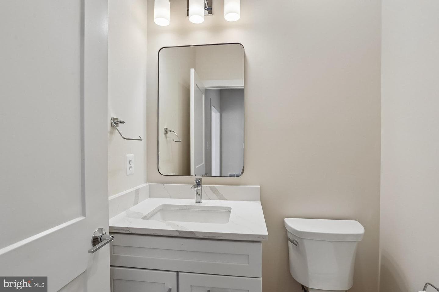 209 Allen Lane photo 9