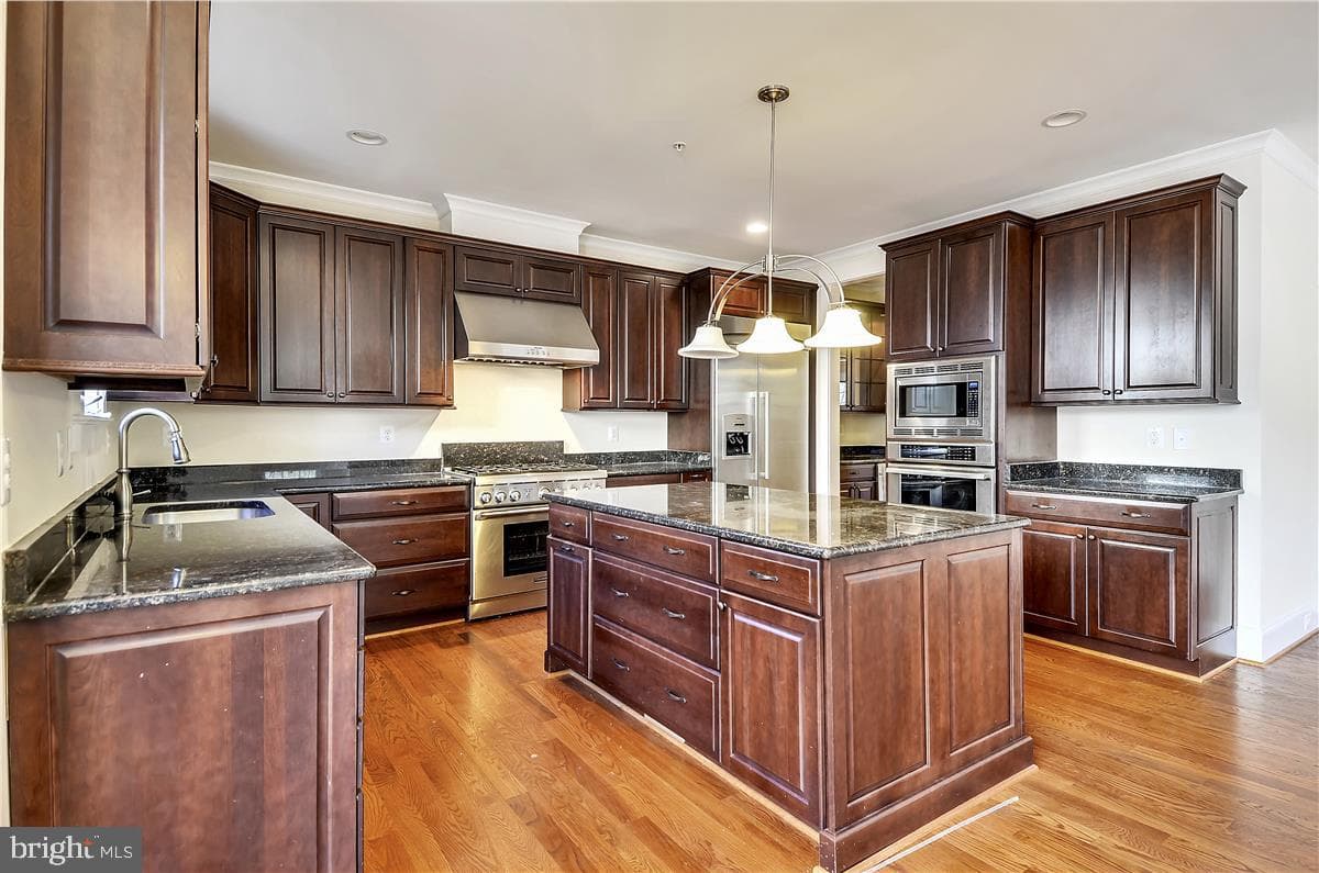 8204 River Quarry Place photo 2