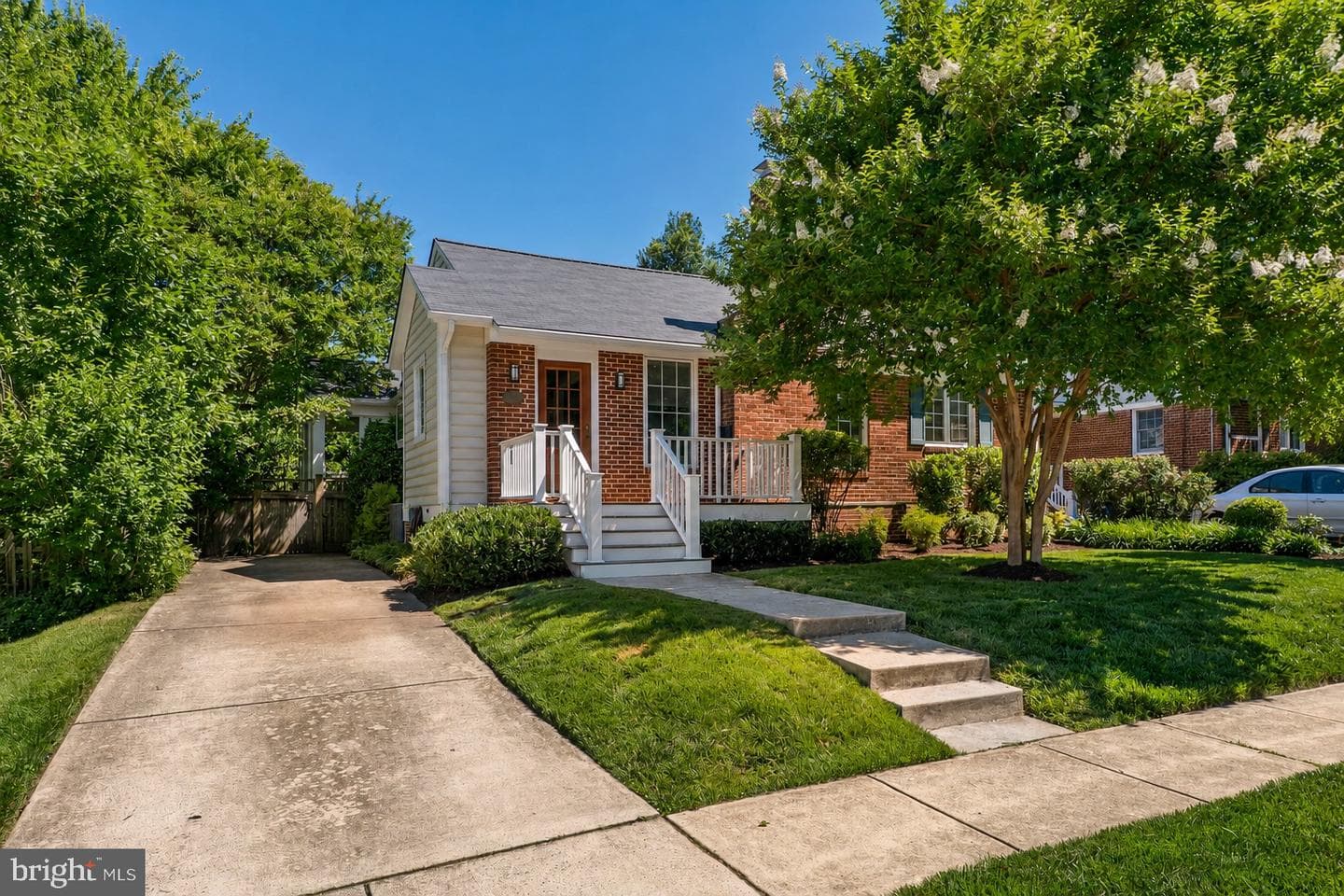4909 Aurora Drive photo 2