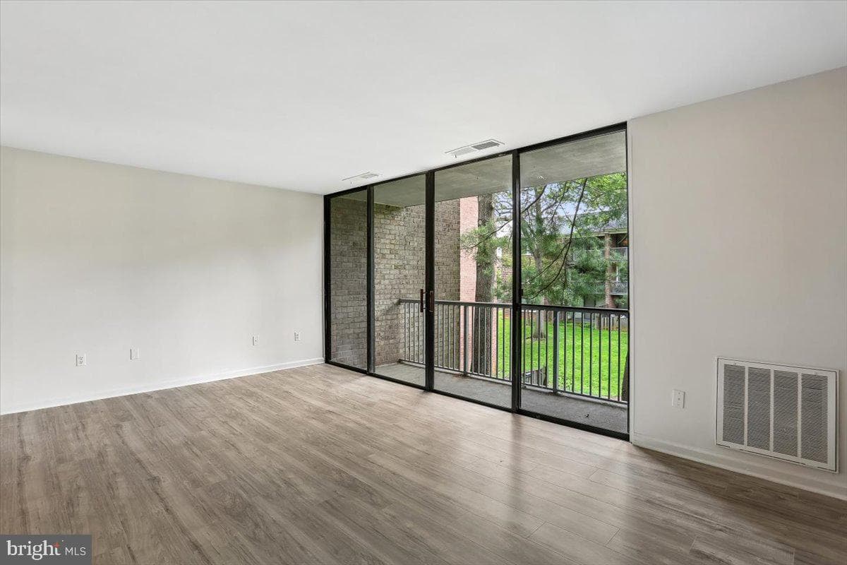 726 Quince Orchard Boulevard #726-10 photo 5