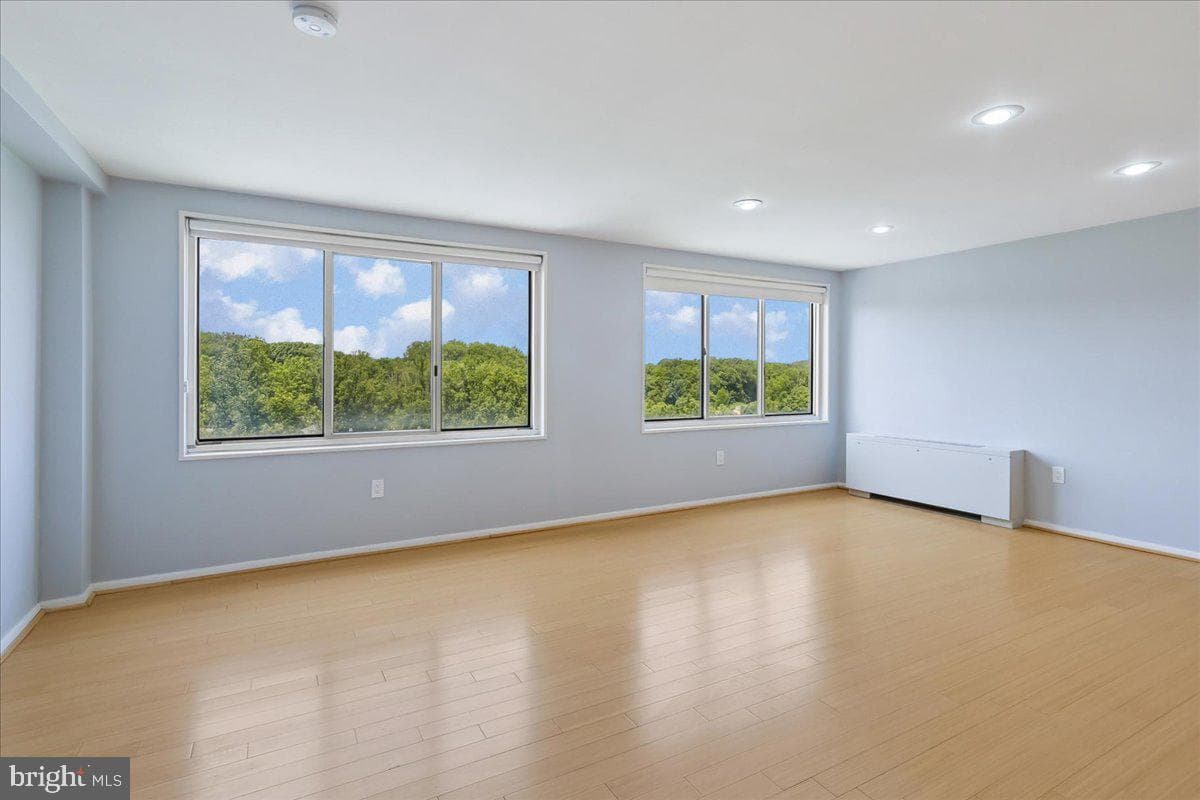 10201 Grosvenor Place #1205 photo 10