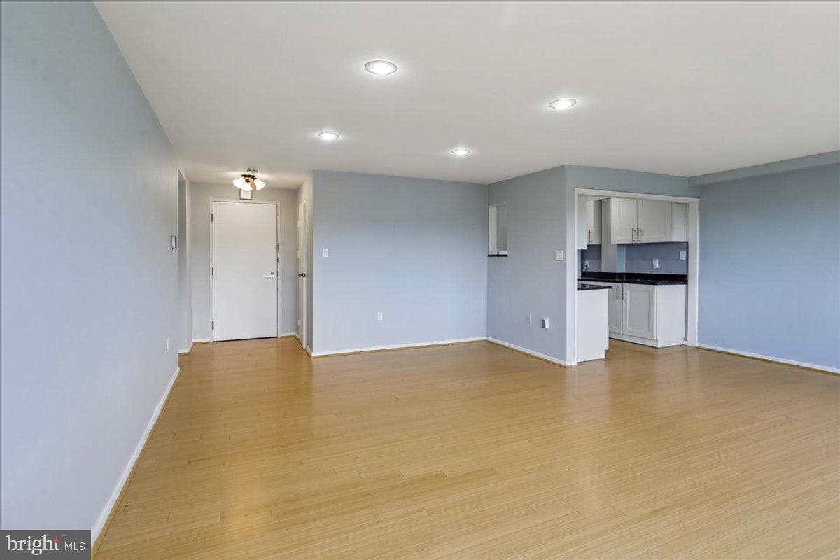 10201 Grosvenor Place #1205 photo 15