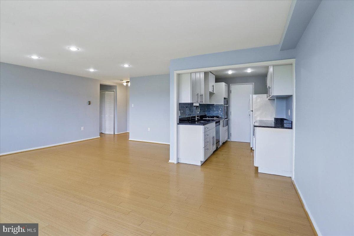 10201 Grosvenor Place #1205 photo 16
