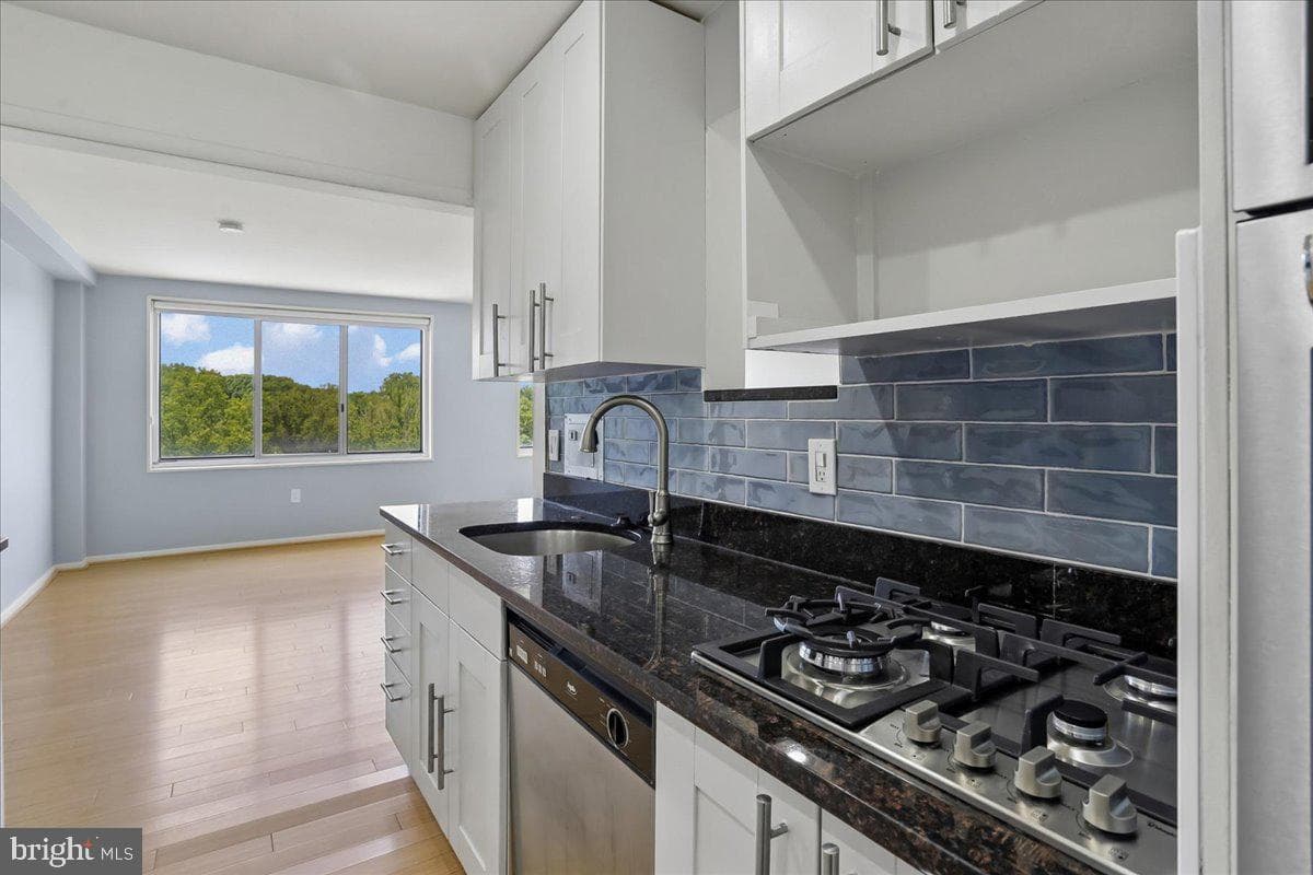 10201 Grosvenor Place #1205 photo 19