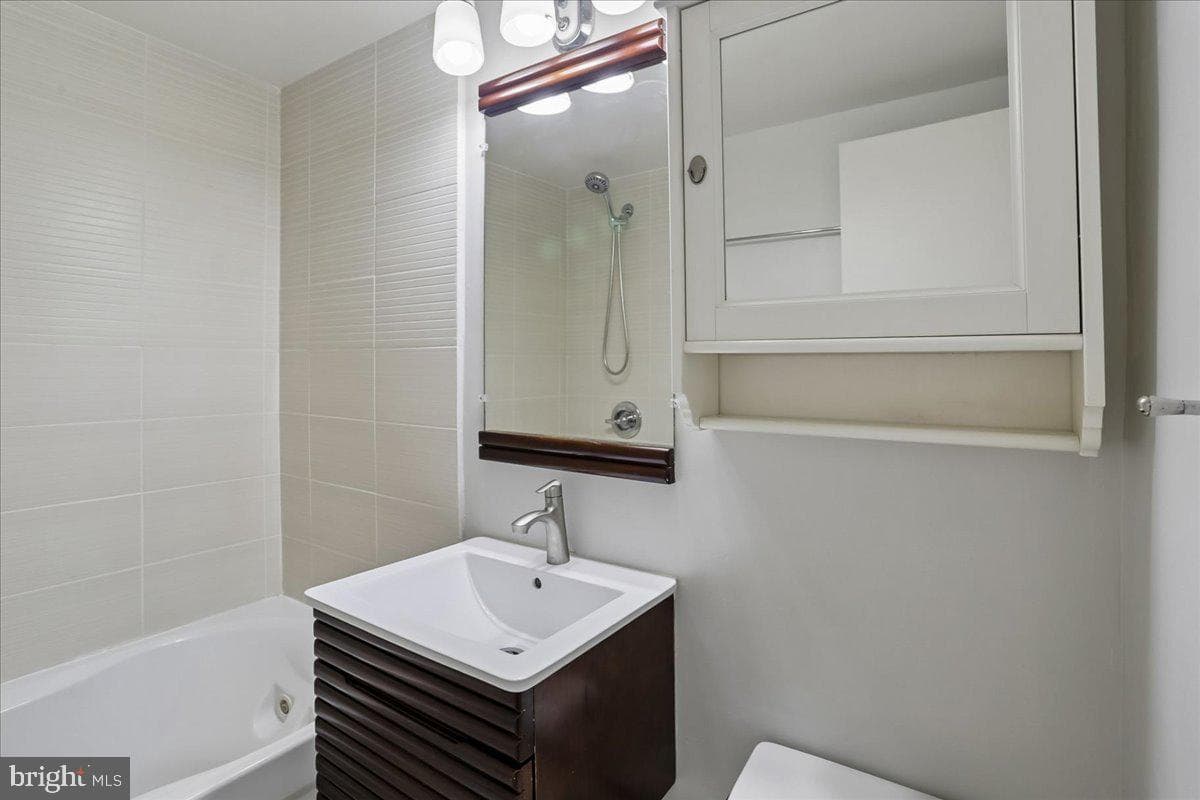 10201 Grosvenor Place #1205 photo 29