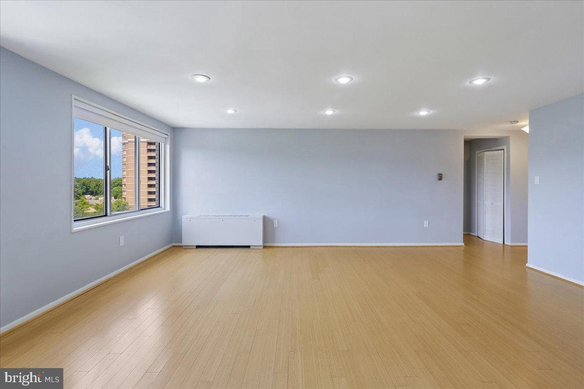10201 Grosvenor Place #1205 photo 8