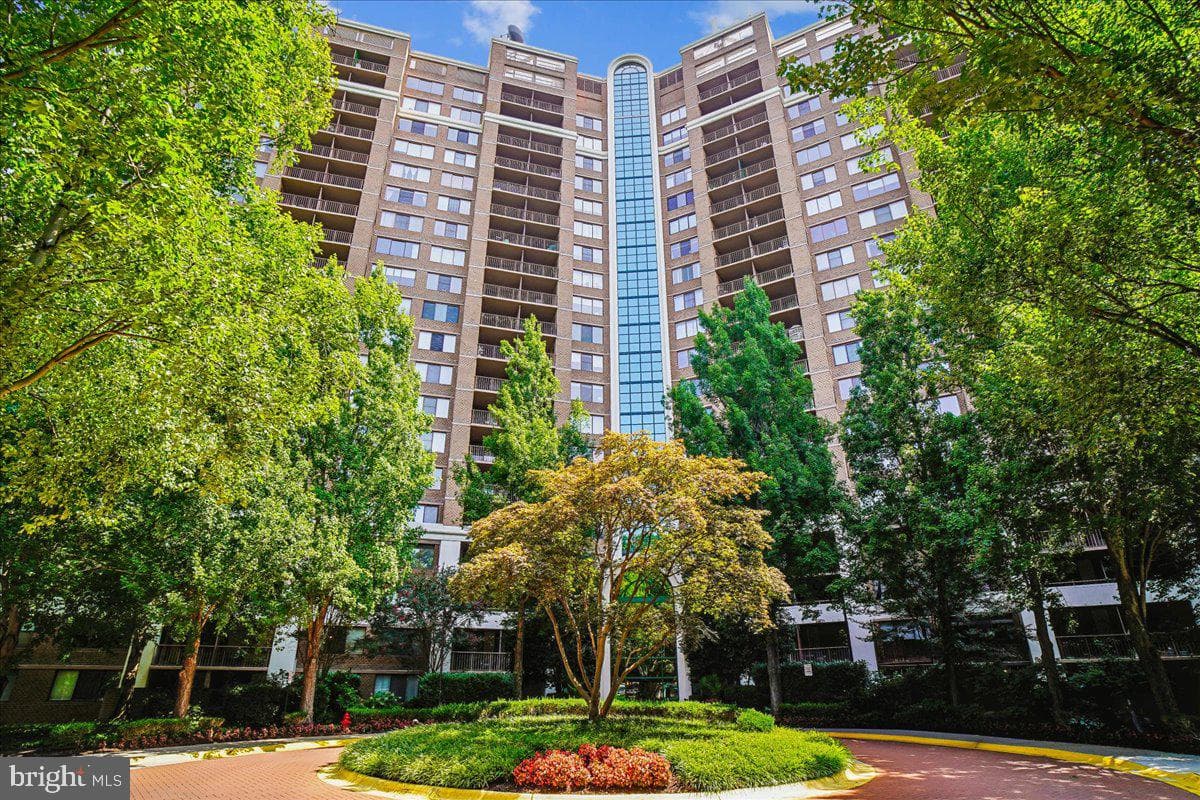 10101 Grosvenor Place #217, Rockville
