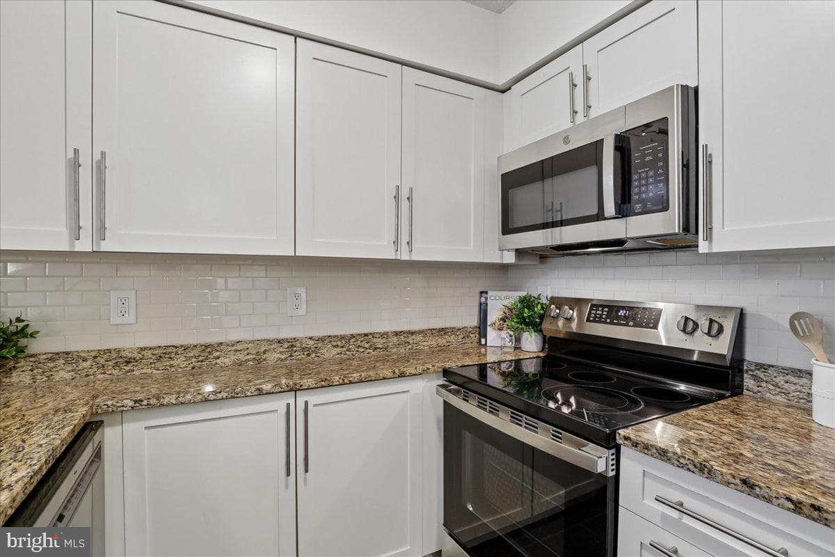10101 Grosvenor Place #217 photo 4