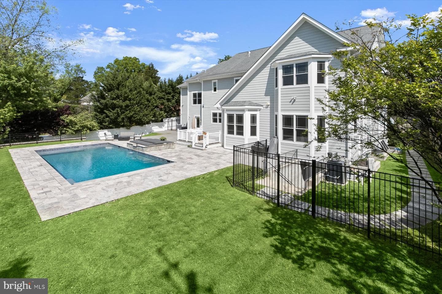 11000 Luxmanor Road photo 4