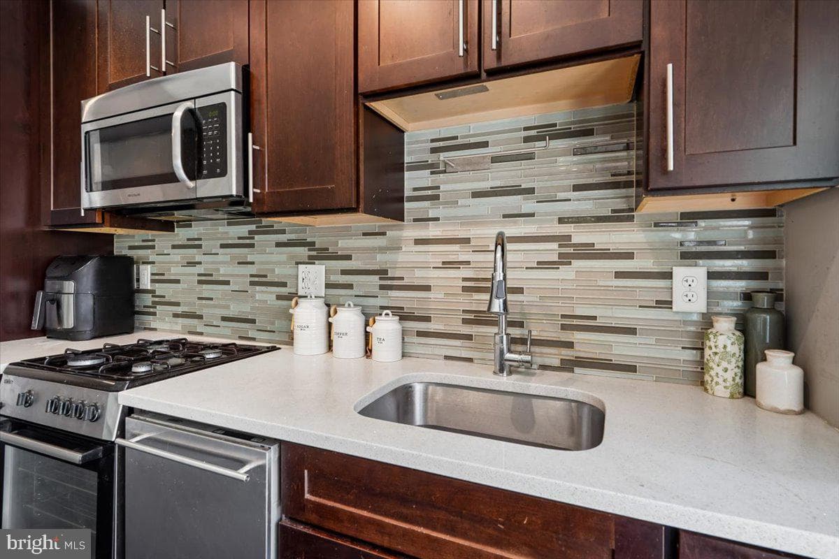 1320 Fenwick Lane #301 photo 11