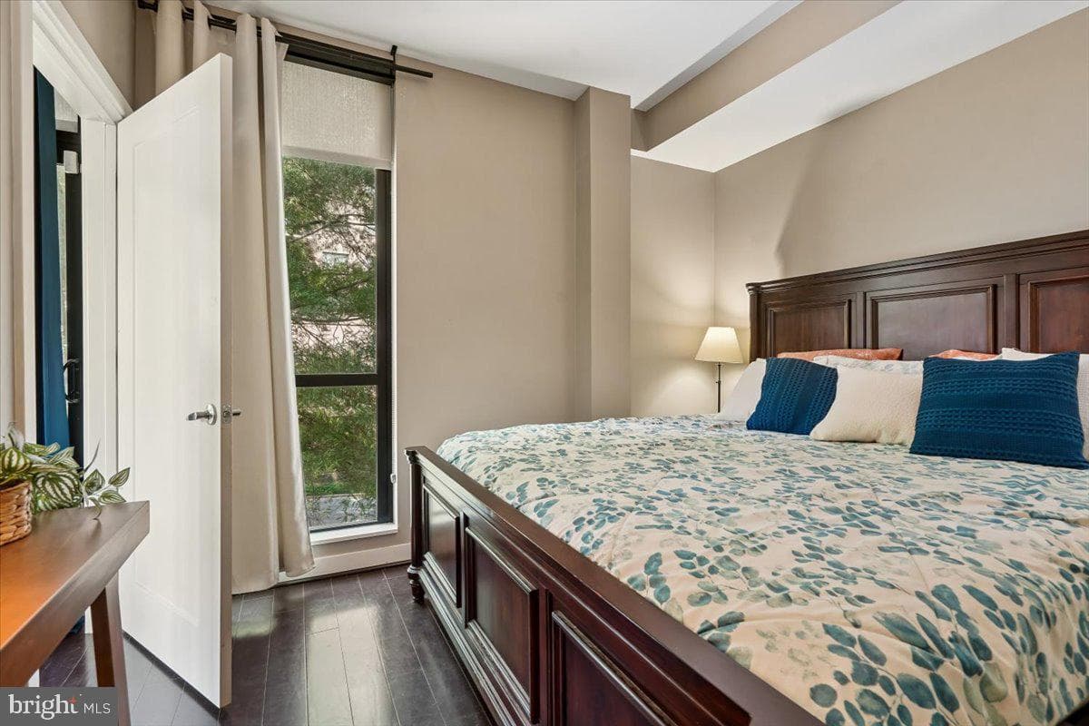 1320 Fenwick Lane #301 photo 16