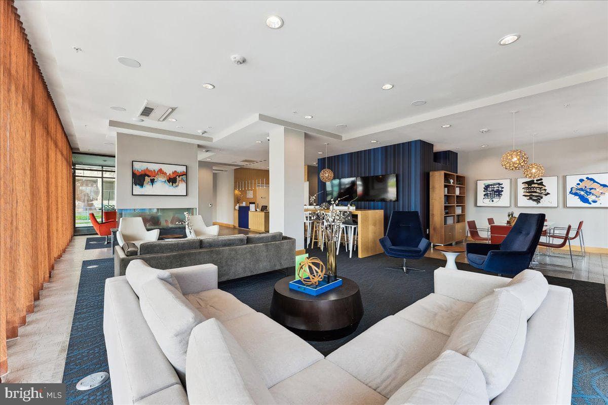 1320 Fenwick Lane #301 photo 37