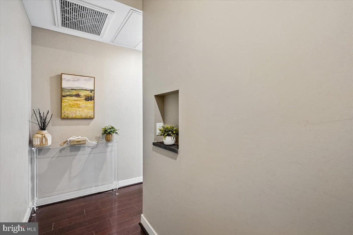 1320 Fenwick Lane #301 photo 4