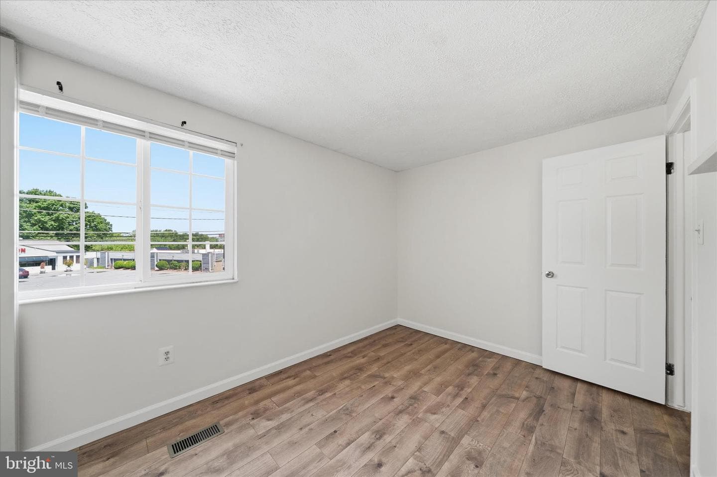 2807 Shepperton Terrace photo 60