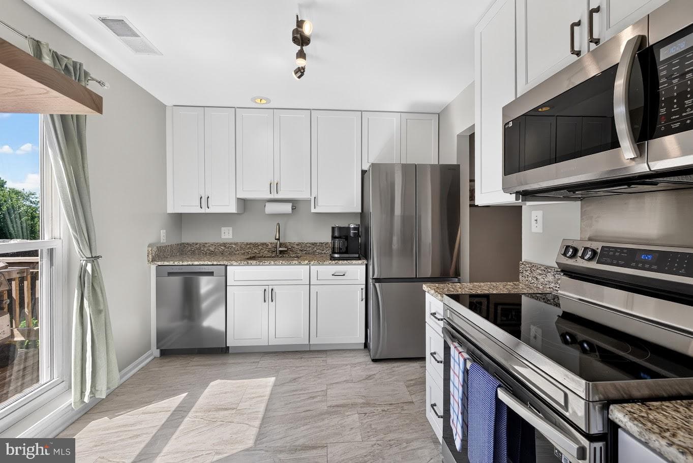 17602 Horizon Place photo 13