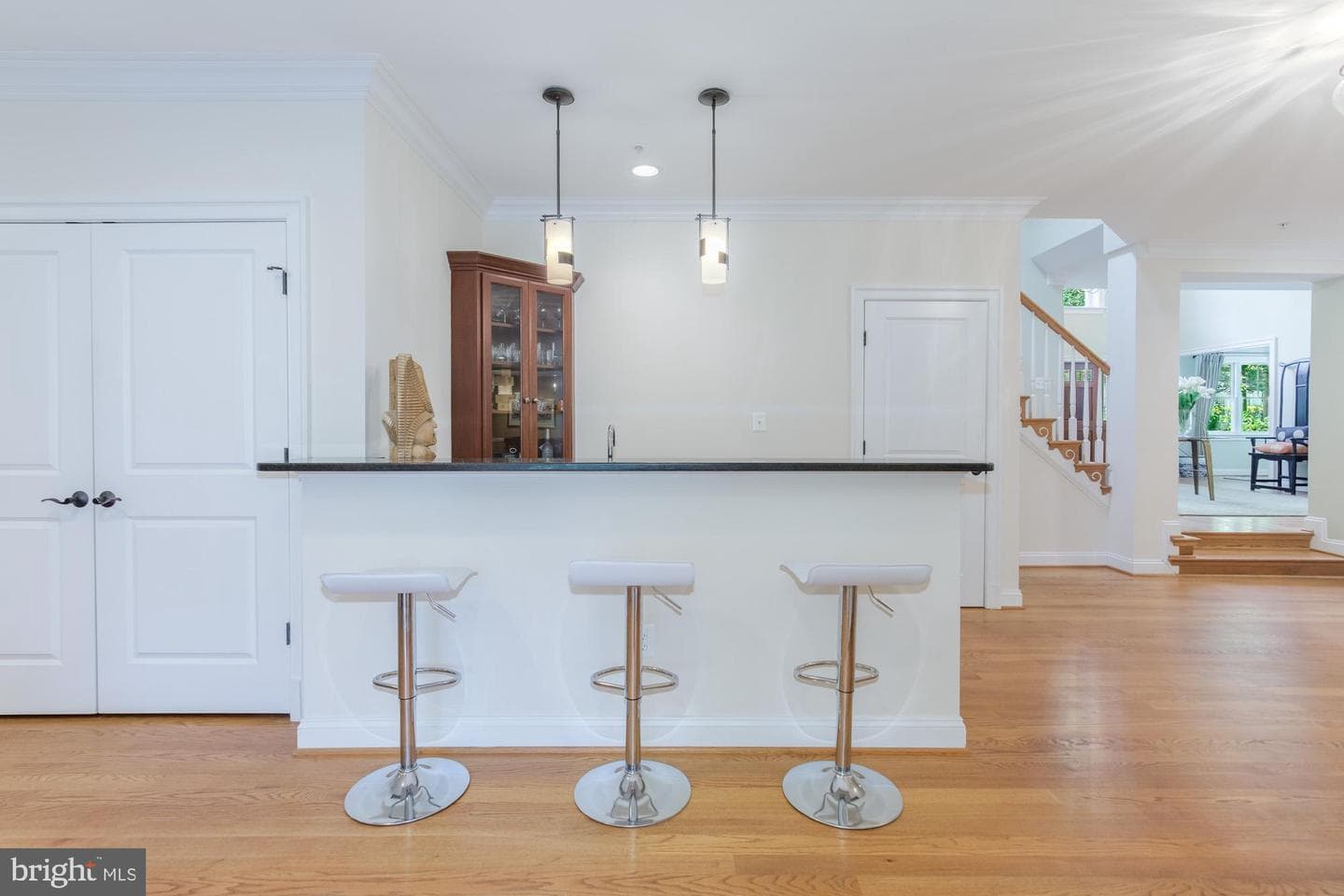 5601 Vernon Place photo 11