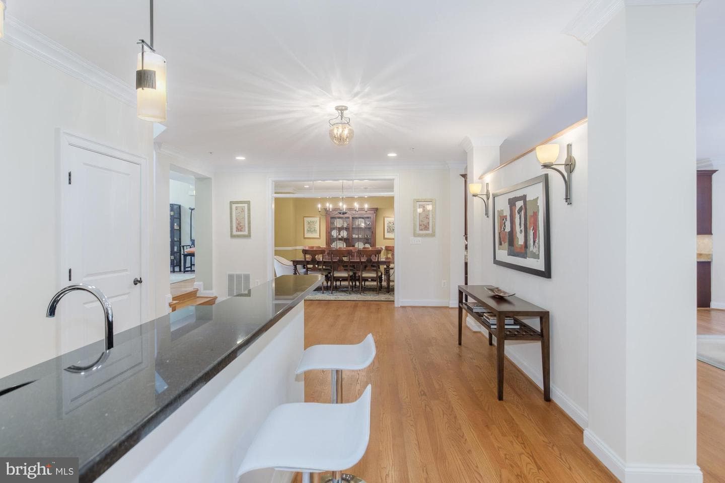 5601 Vernon Place photo 12