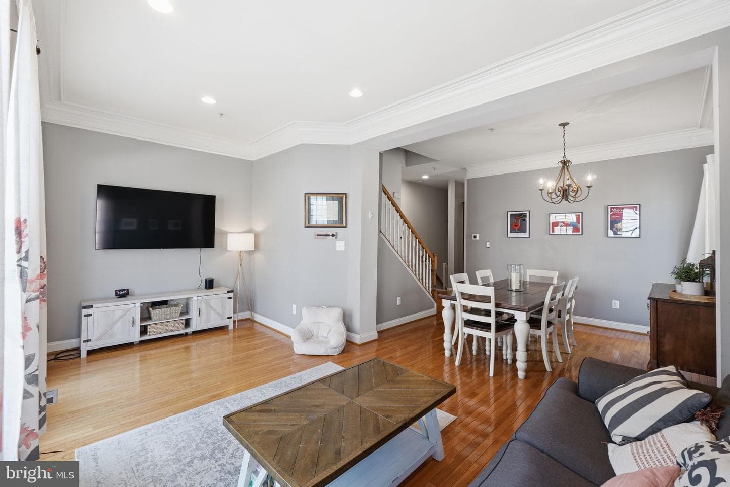 638 Raven Avenue photo 3