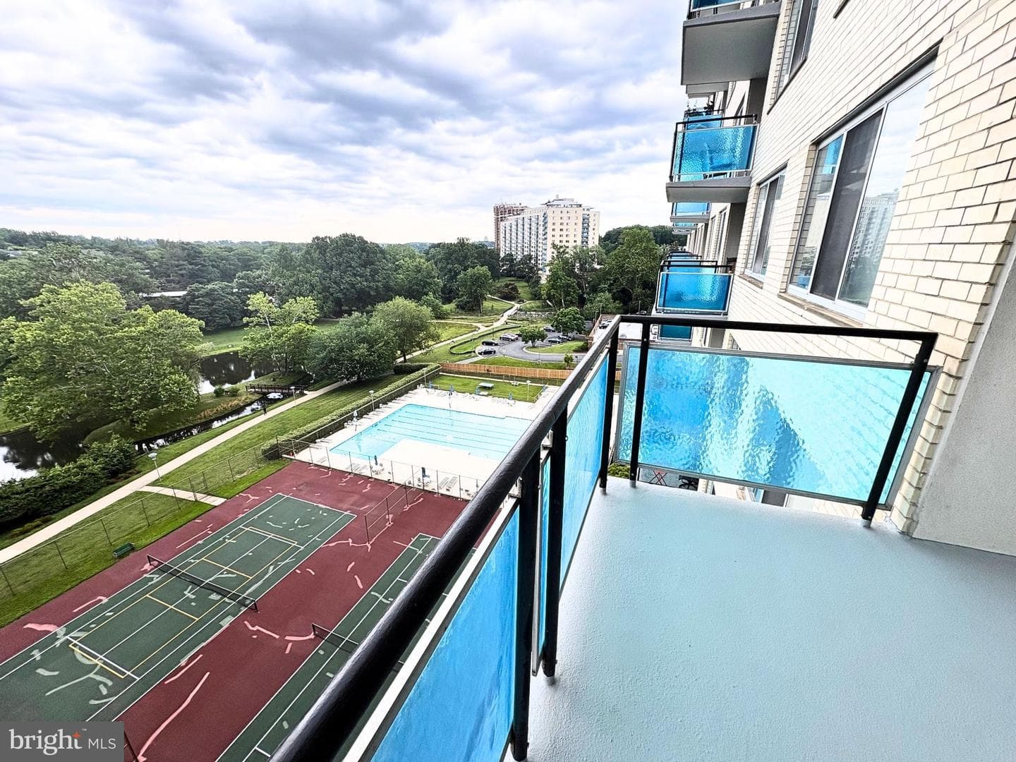 10401 Grosvenor Pl # 817 photo 15