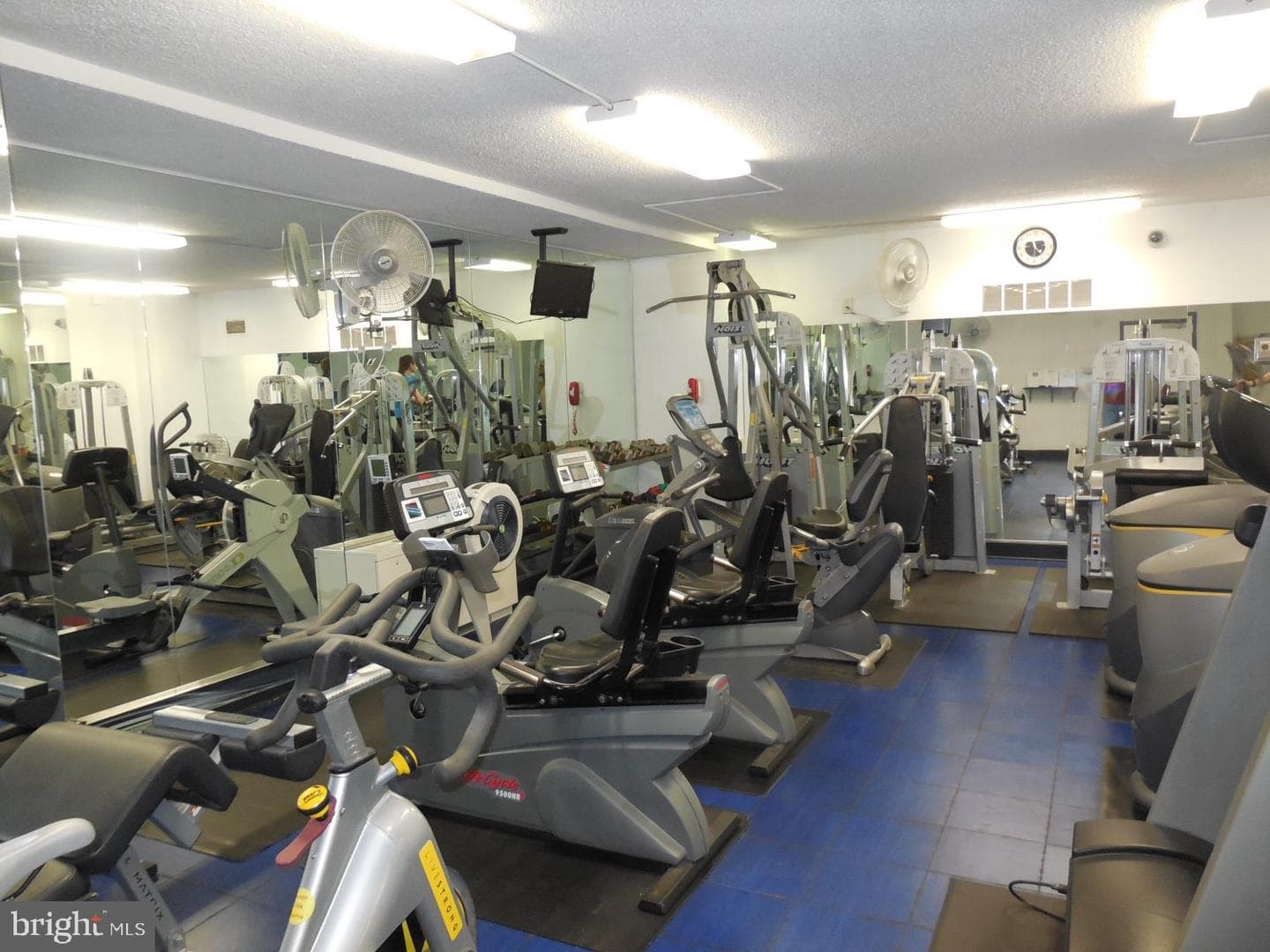 10401 Grosvenor Pl # 817 photo 23