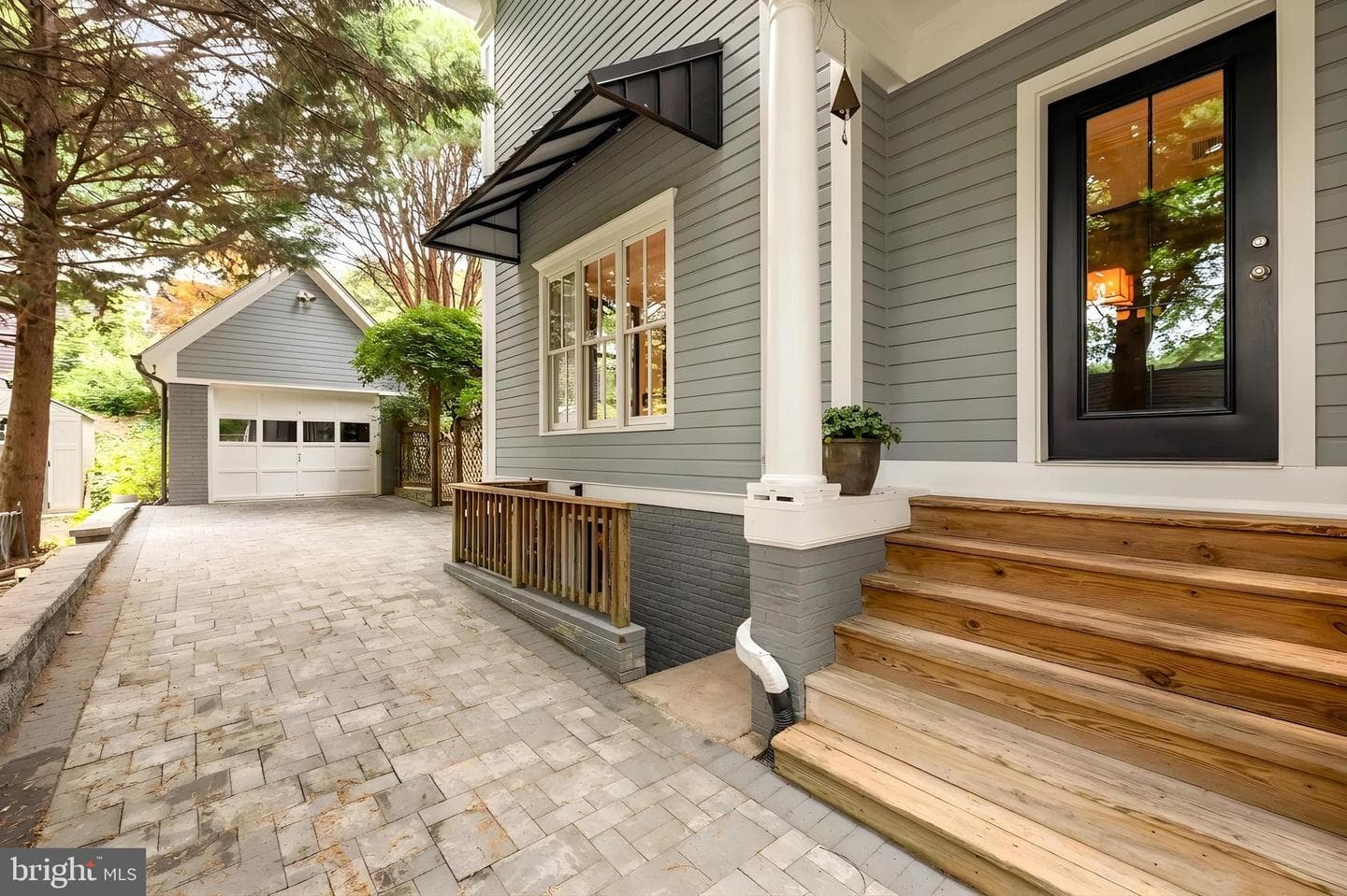 10914 Montrose Avenue photo 39