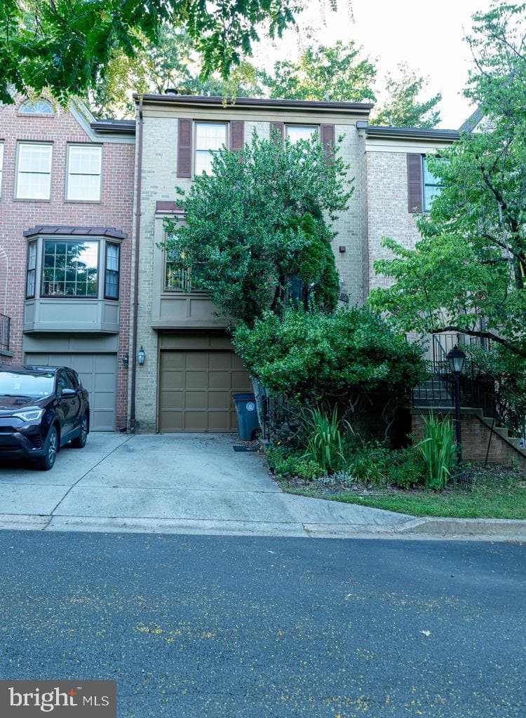 323 Lynn Manor Drive photo 4