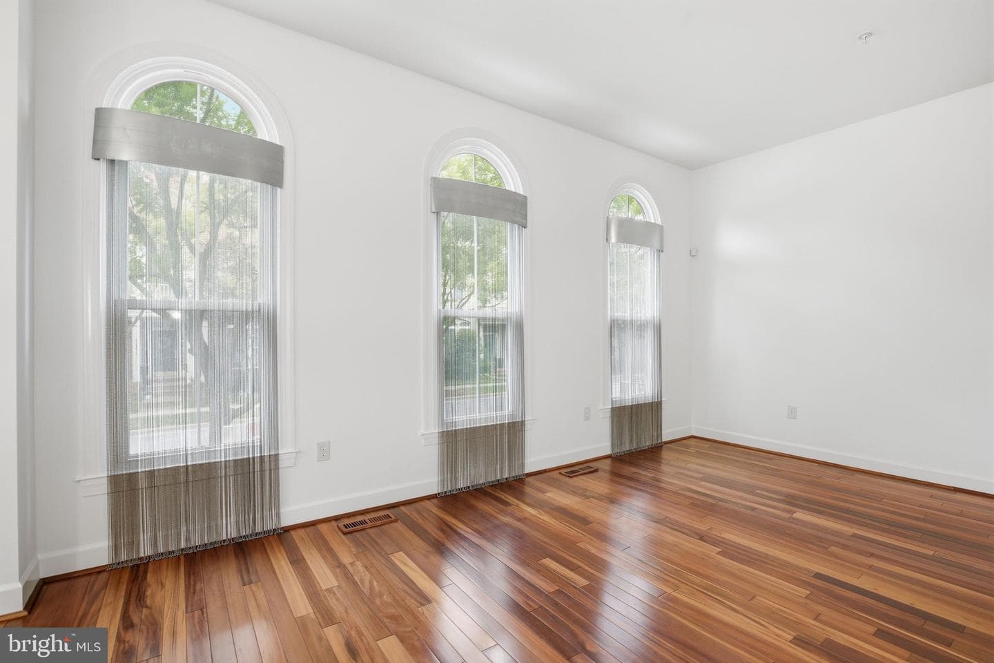 1120 Crestfield Drive photo 4