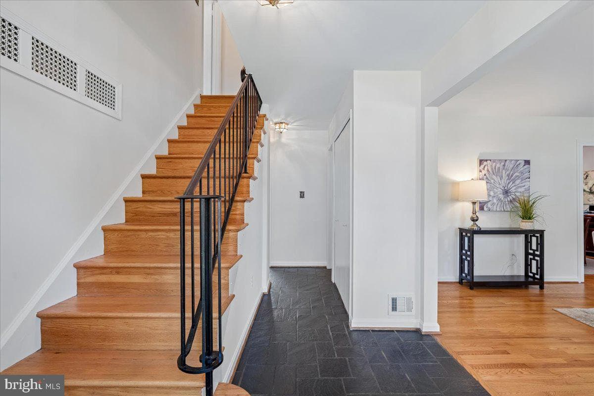 4716 Sunflower Drive photo 3