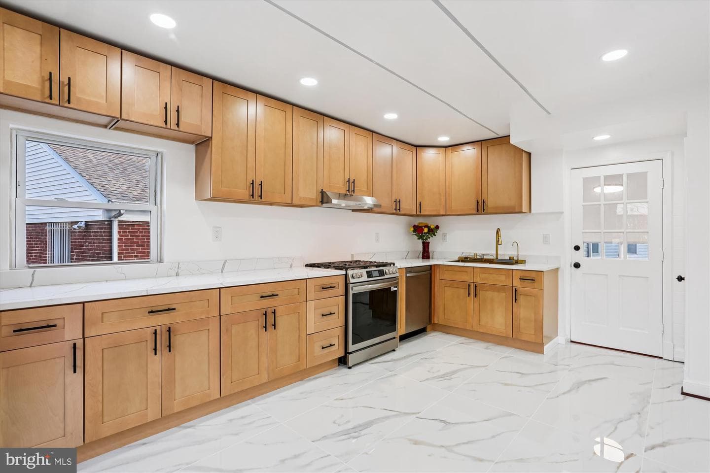 717 Ludlow Street photo 3