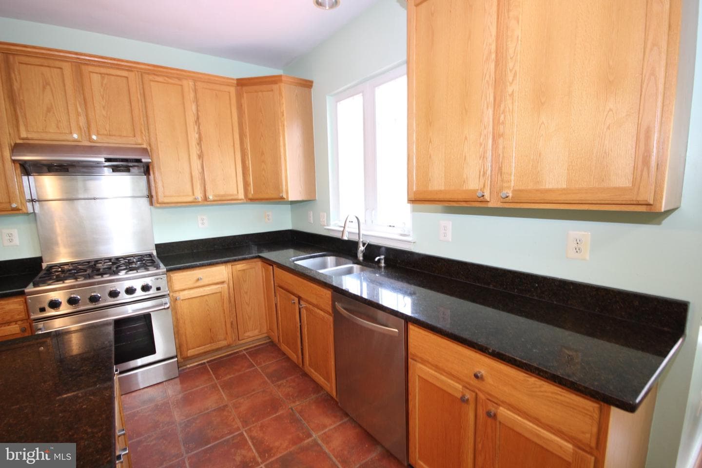 18537 Reliant Drive photo 7