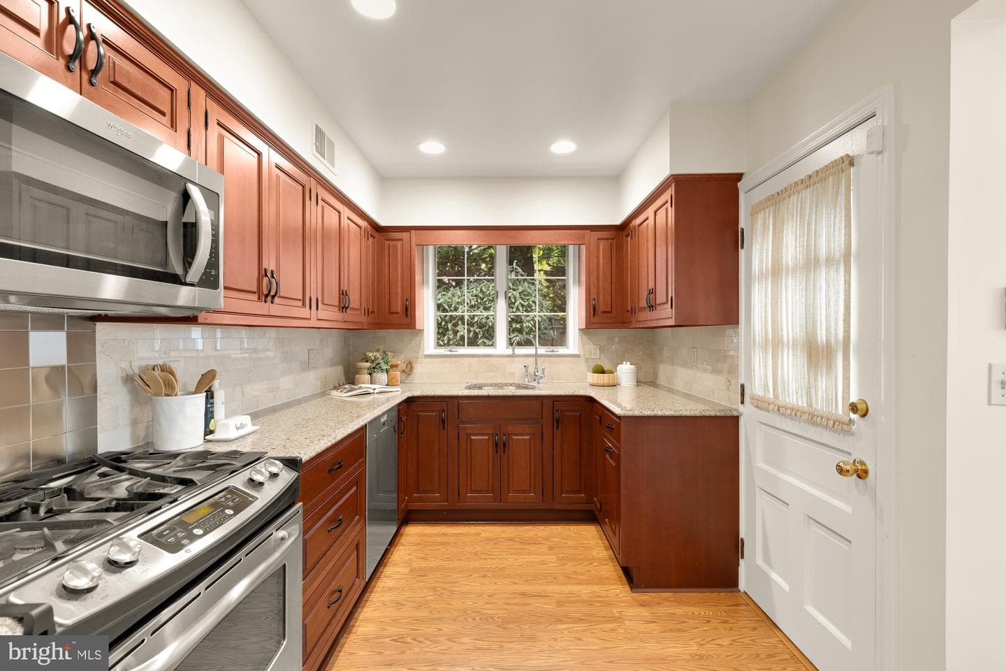 7822 Moorland Lane photo 25