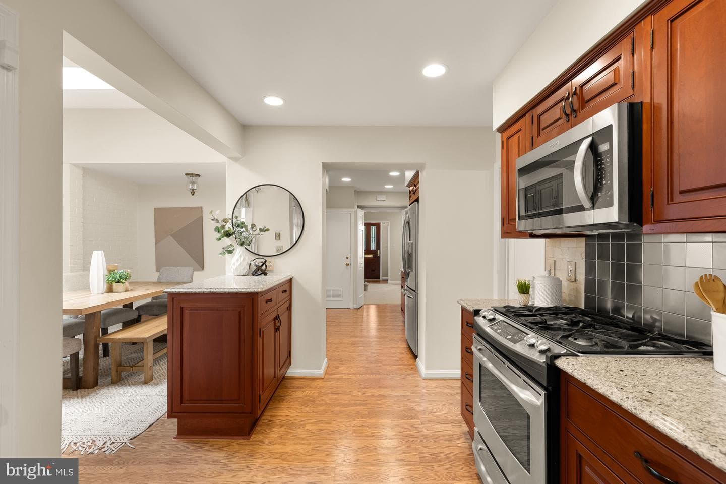 7822 Moorland Lane photo 29