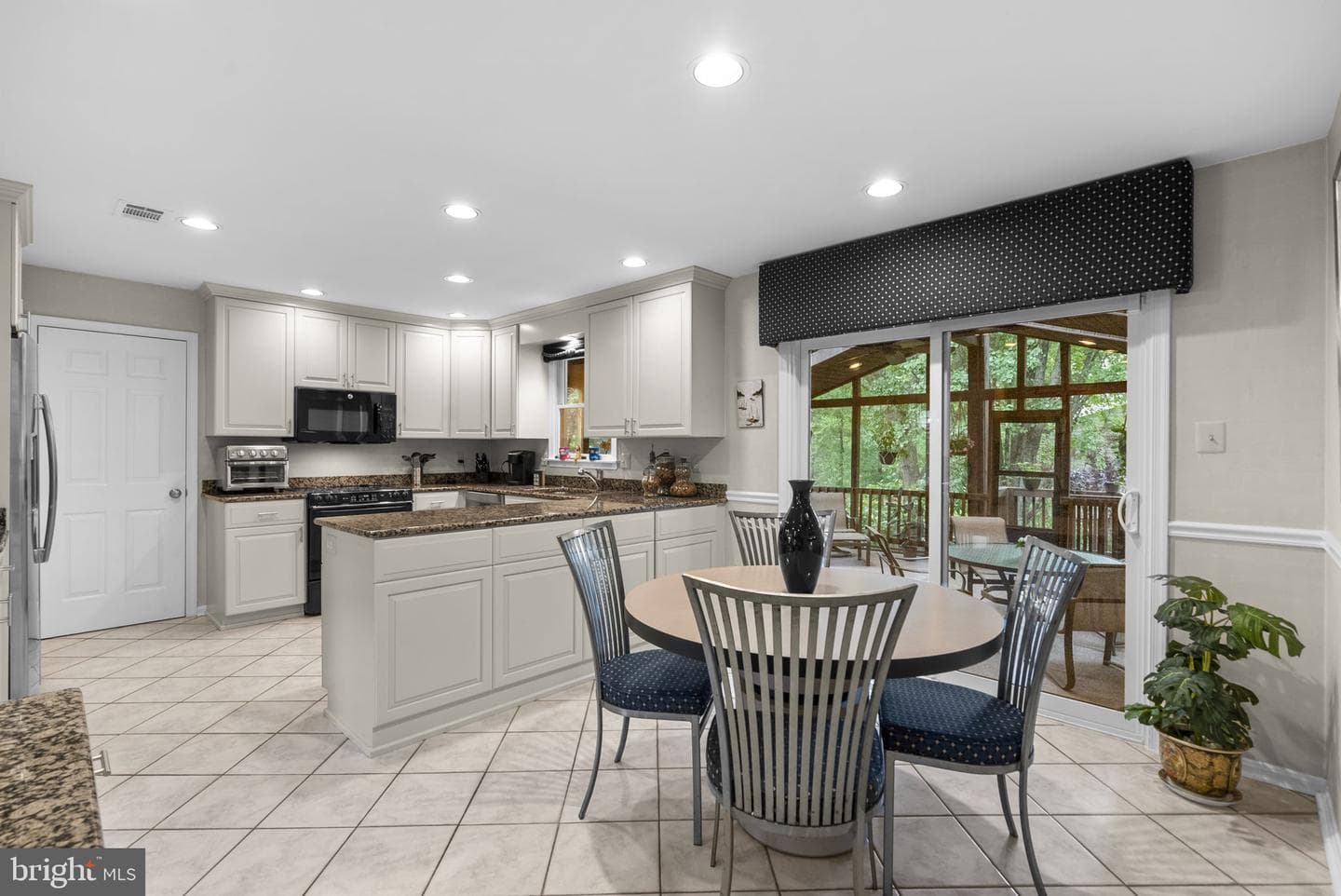 5820 Magic Mountain Drive photo 15
