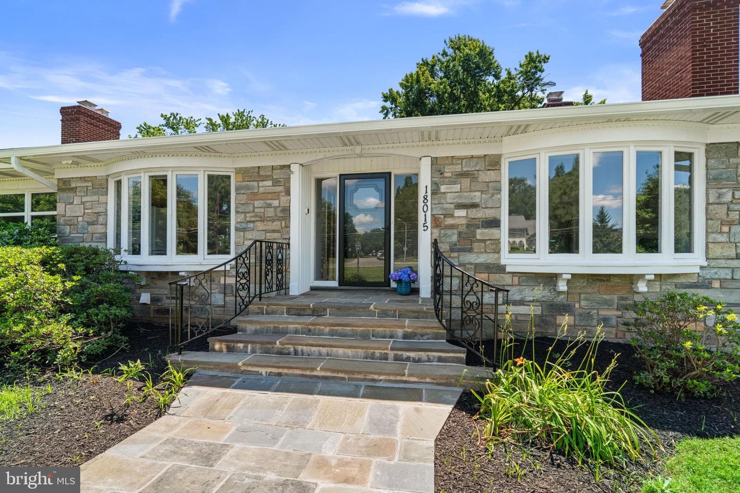 18015 Muncaster Road photo 3