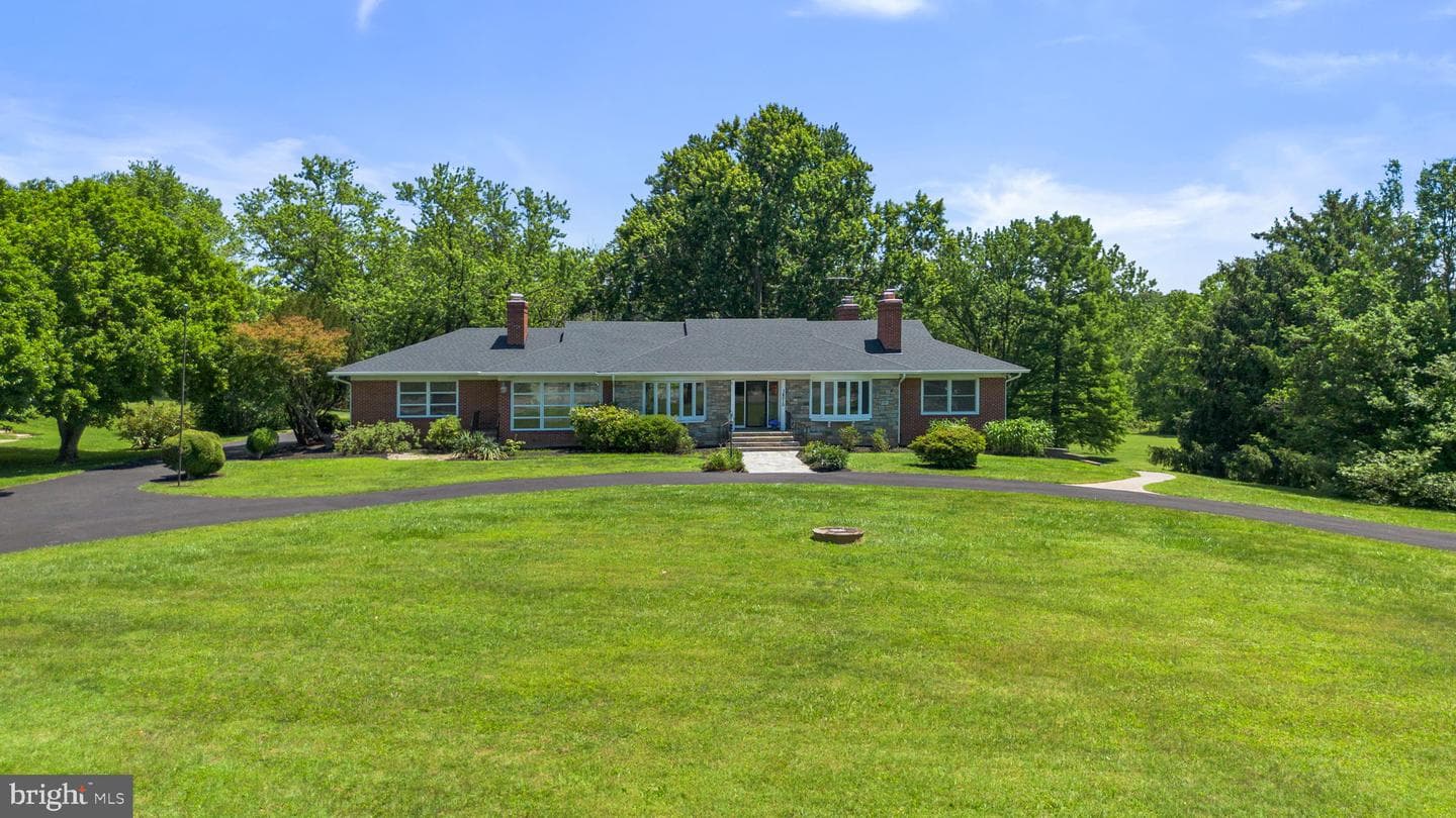18015 Muncaster Road photo 4