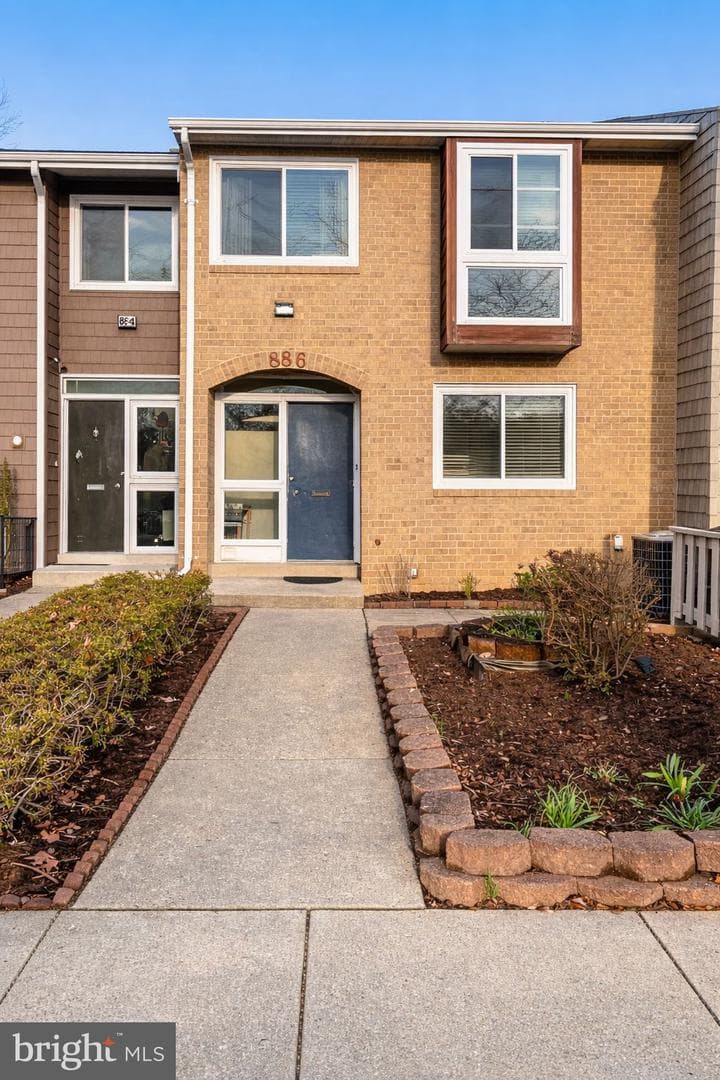 886 New Mark Esplanade, Rockville