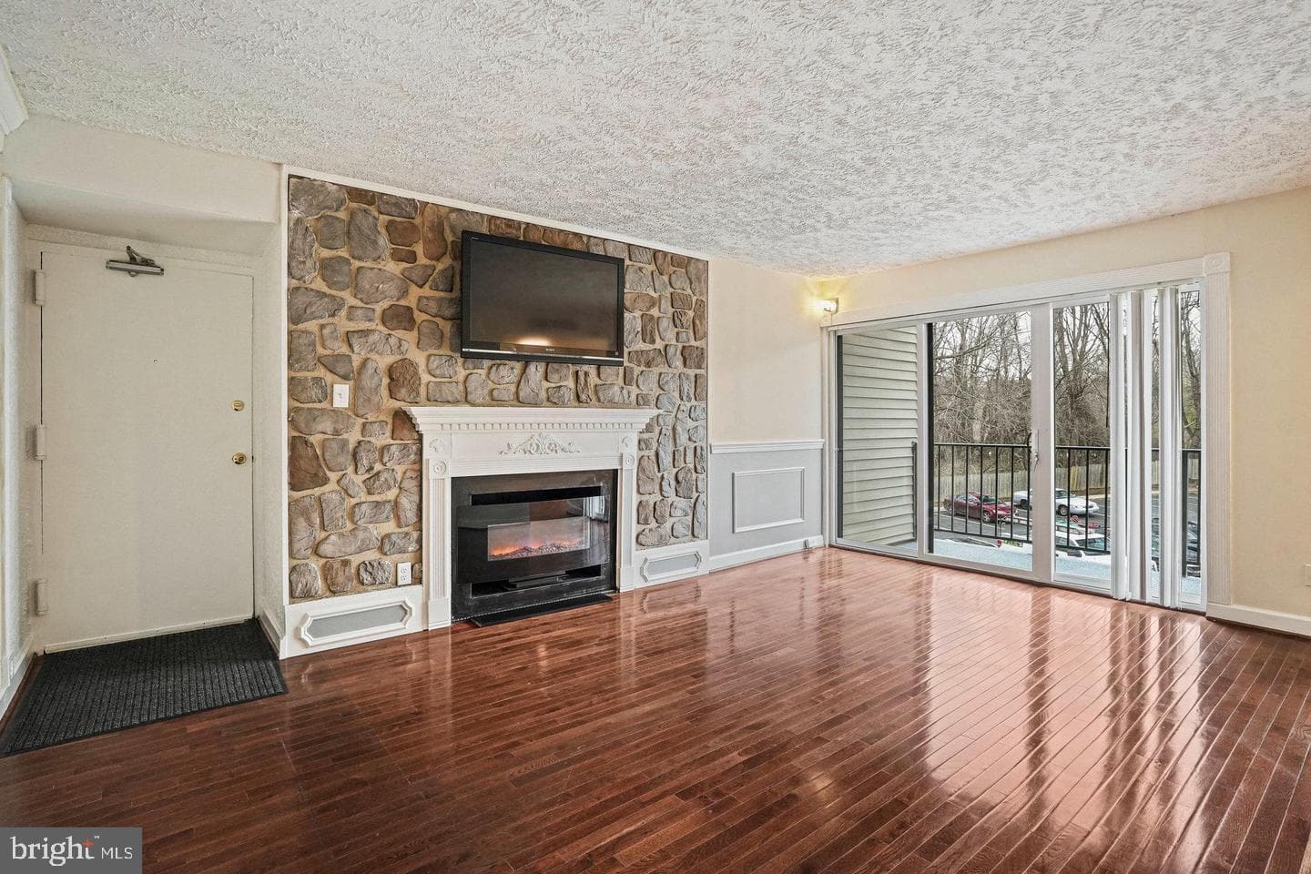 102 Duvall Lane #9-301, Gaithersburg