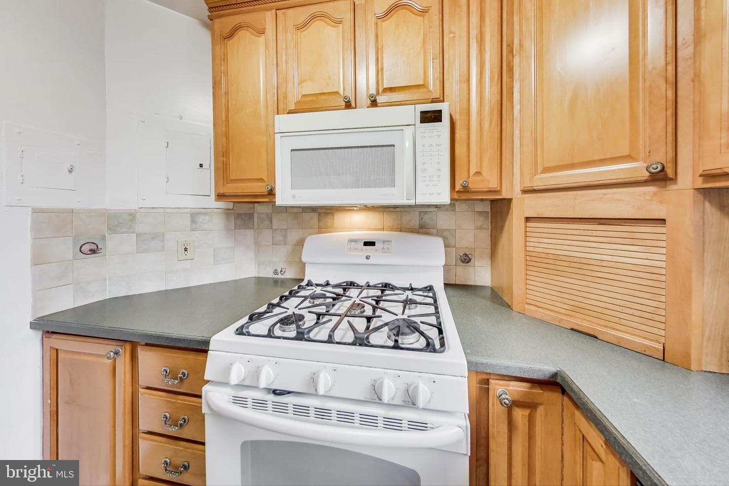 7611 Maple Ave # 202 photo 5