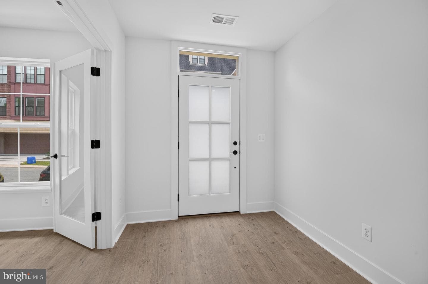 5015 Dulcet Drive photo 4