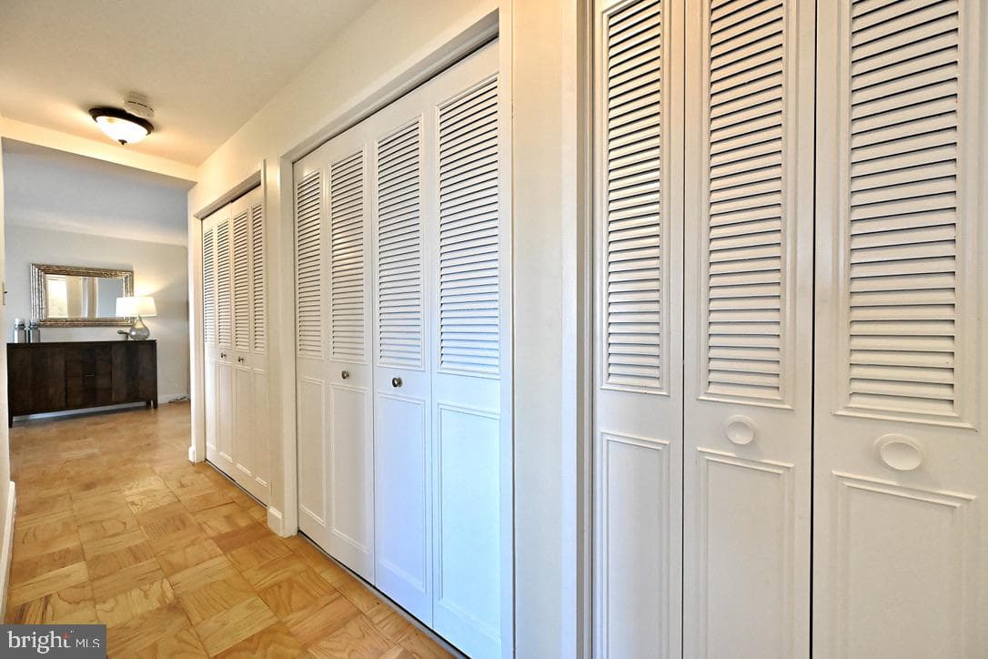 10201 Grosvenor Place #1220 photo 21