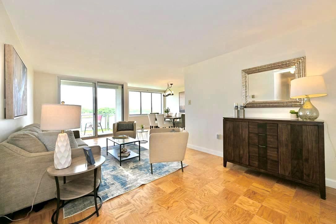 10201 Grosvenor Place #1220 photo 5
