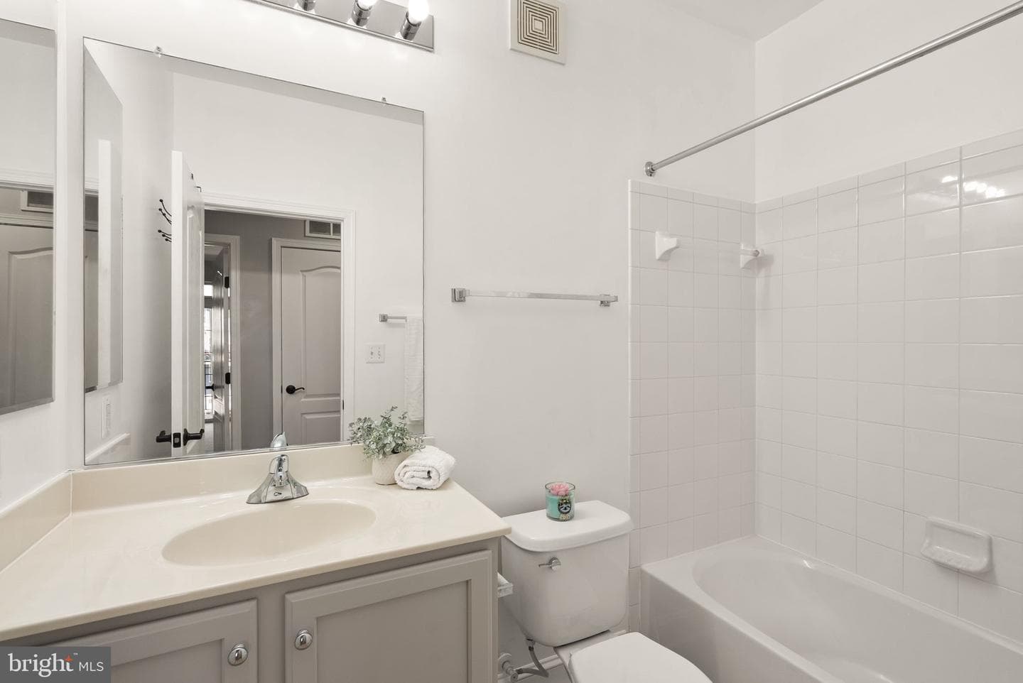 242 N Summit Avenue N #21 photo 14