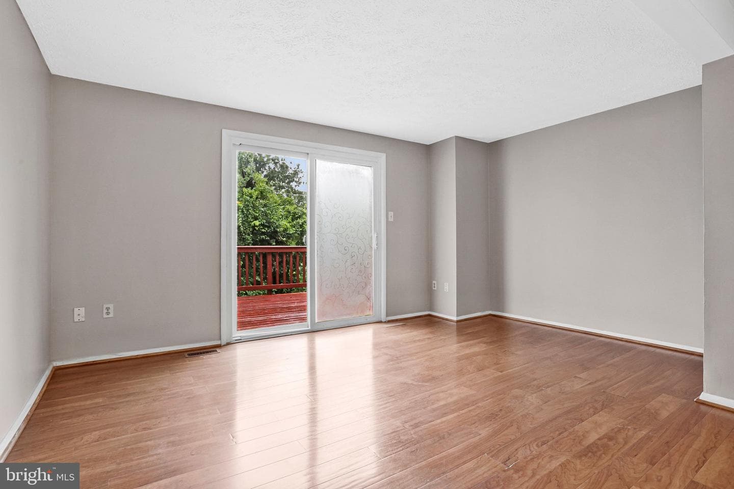 2837 Shepperton Terrace photo 12