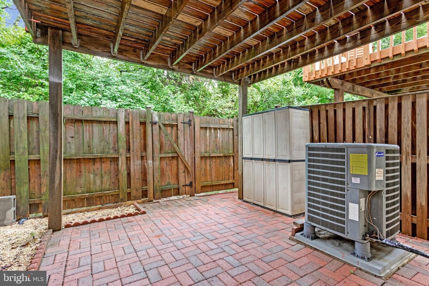 2837 Shepperton Terrace photo 40